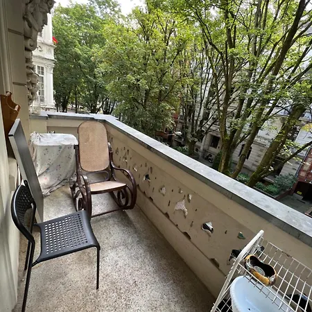 Mit Balkon Im Zentrum Von Apartment *